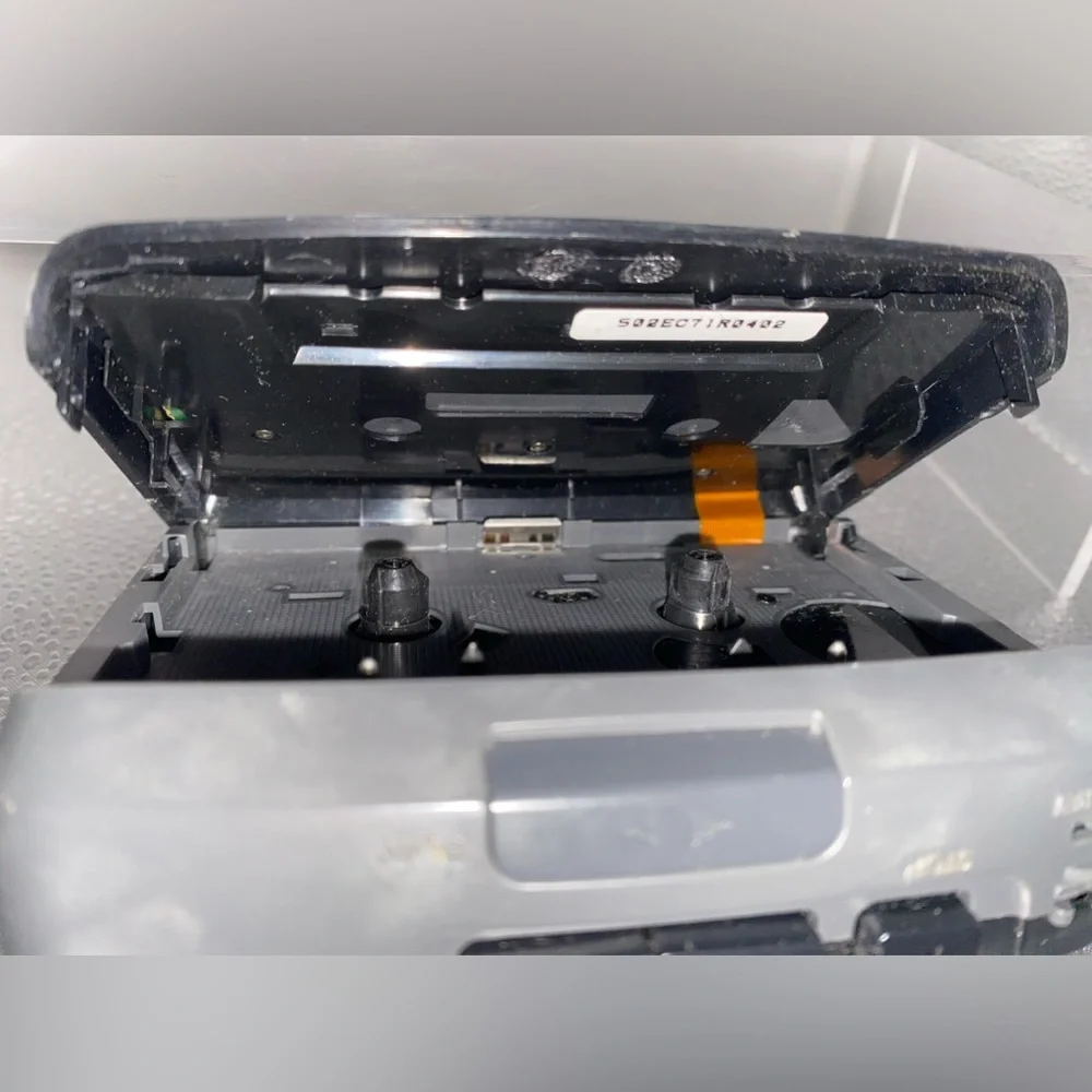 “Aiwa” Vintage TX-456 Walkman Type AM-FM Cassette Player